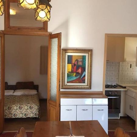Nel Set Di Piccolo Mondo Antico Villa Viola Valsolda Buitenkant foto