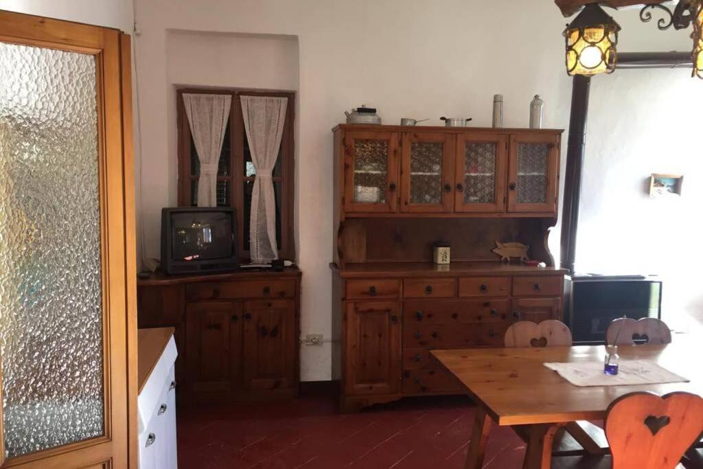 Nel Set Di Piccolo Mondo Antico Villa Viola Valsolda Buitenkant foto