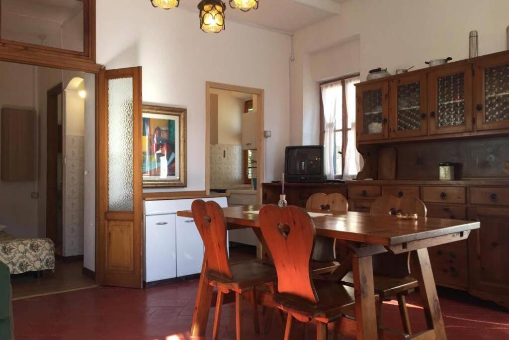 Nel Set Di Piccolo Mondo Antico Villa Viola Valsolda Buitenkant foto