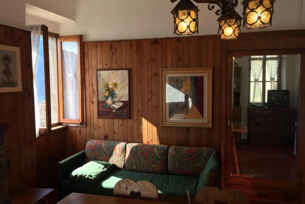 Nel Set Di Piccolo Mondo Antico Villa Viola Valsolda Buitenkant foto