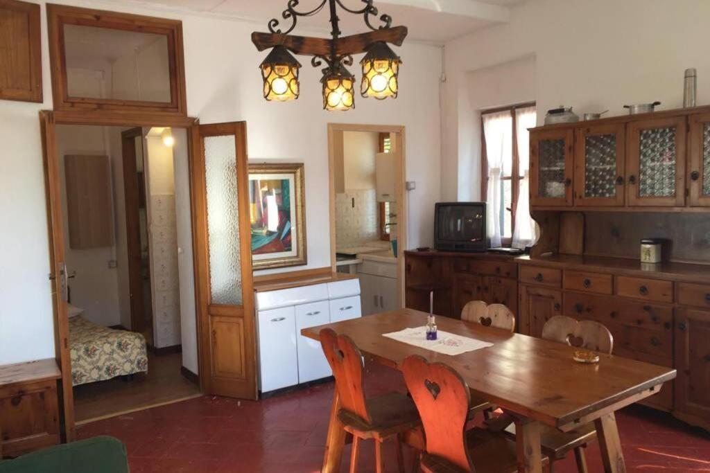 Nel Set Di Piccolo Mondo Antico Villa Viola Valsolda Buitenkant foto