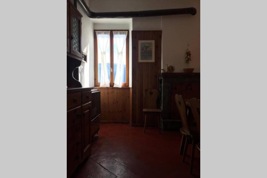 Nel Set Di Piccolo Mondo Antico Villa Viola Valsolda Buitenkant foto