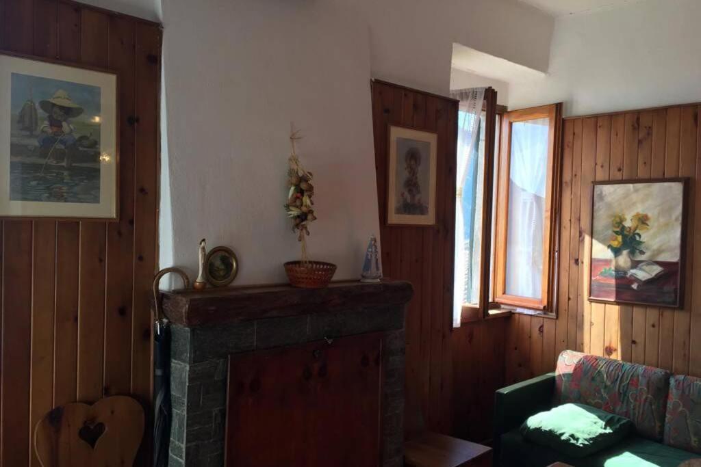Nel Set Di Piccolo Mondo Antico Villa Viola Valsolda Buitenkant foto