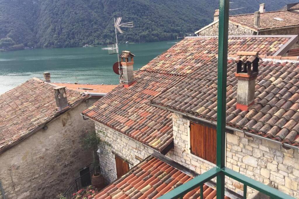 Nel Set Di Piccolo Mondo Antico Villa Viola Valsolda Buitenkant foto