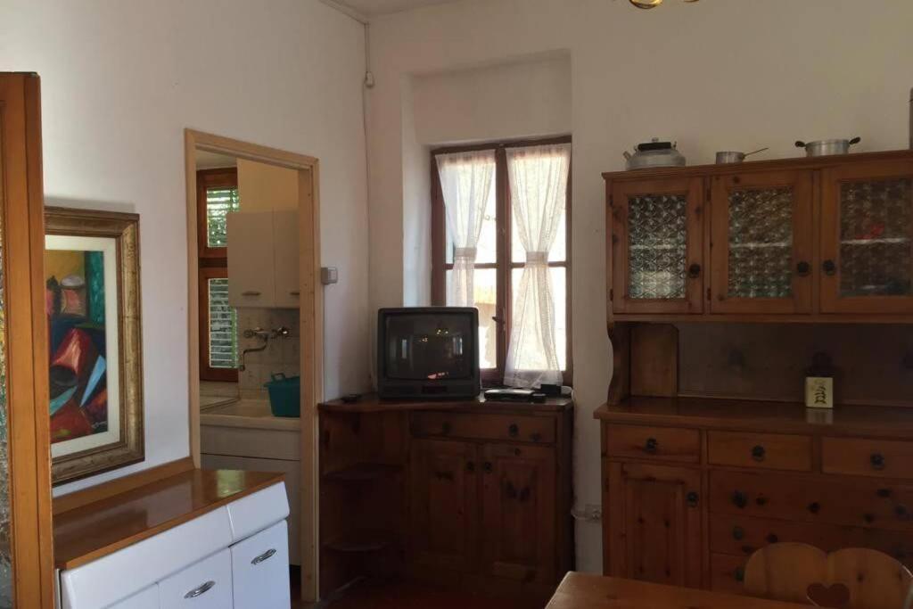 Nel Set Di Piccolo Mondo Antico Villa Viola Valsolda Buitenkant foto