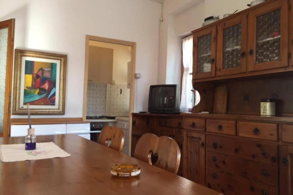 Nel Set Di Piccolo Mondo Antico Villa Viola Valsolda Buitenkant foto