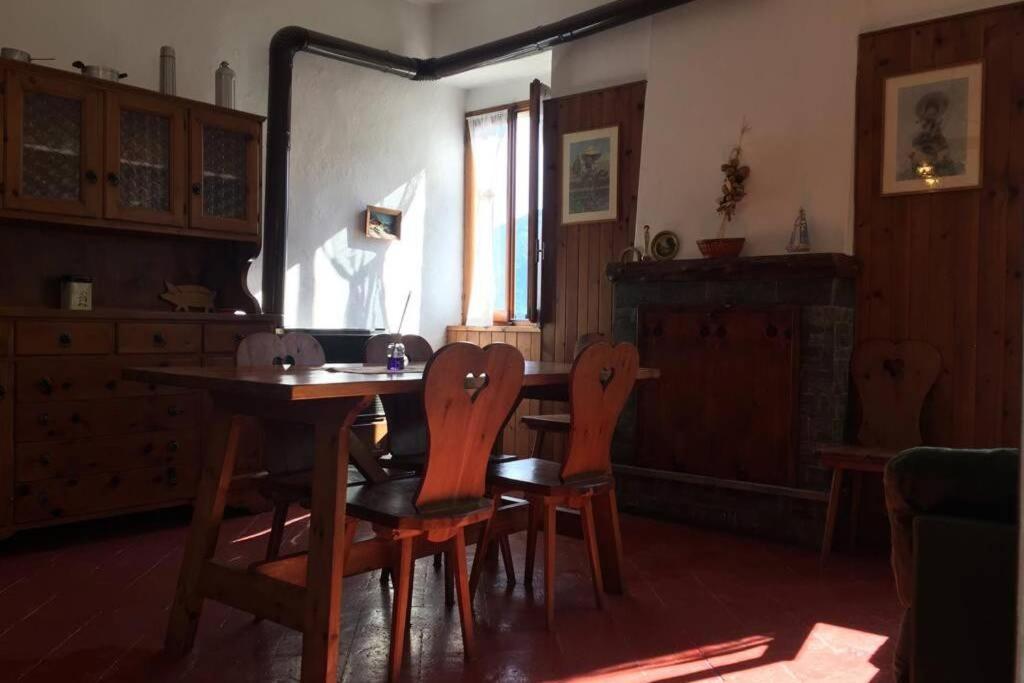 Nel Set Di Piccolo Mondo Antico Villa Viola Valsolda Buitenkant foto
