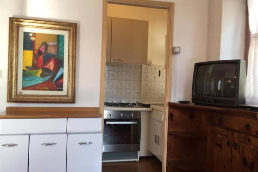 Nel Set Di Piccolo Mondo Antico Villa Viola Valsolda Buitenkant foto