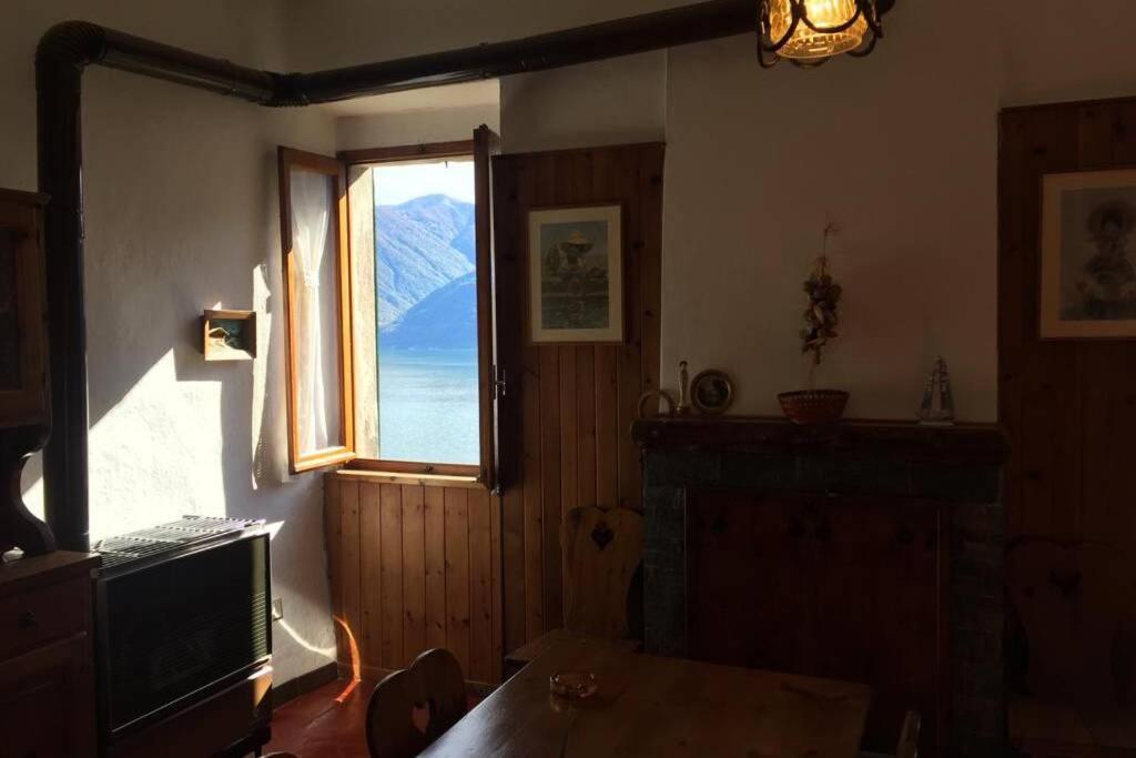 Nel Set Di Piccolo Mondo Antico Villa Viola Valsolda Buitenkant foto