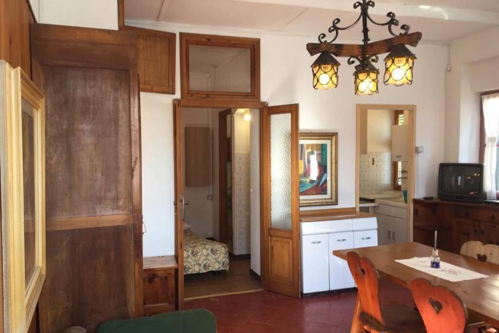 Nel Set Di Piccolo Mondo Antico Villa Viola Valsolda Buitenkant foto