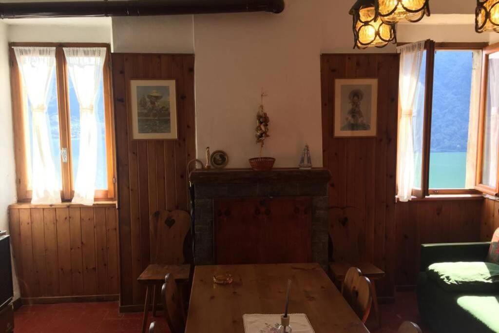 Nel Set Di Piccolo Mondo Antico Villa Viola Valsolda Buitenkant foto