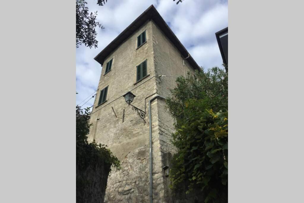 Nel Set Di Piccolo Mondo Antico Villa Viola Valsolda Buitenkant foto