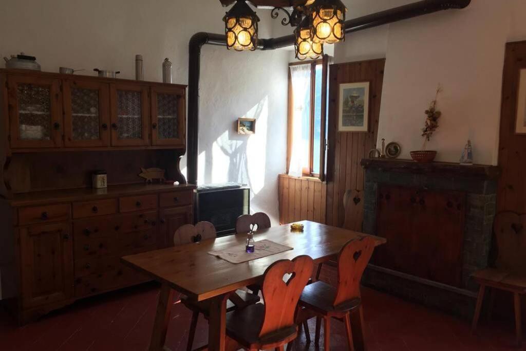 Nel Set Di Piccolo Mondo Antico Villa Viola Valsolda Buitenkant foto