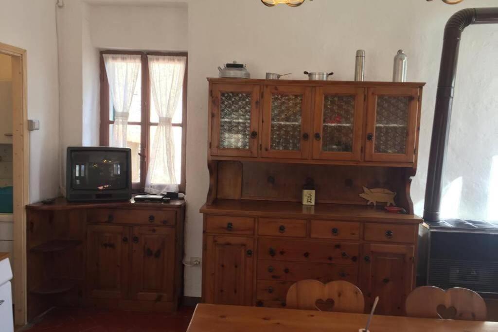 Nel Set Di Piccolo Mondo Antico Villa Viola Valsolda Buitenkant foto