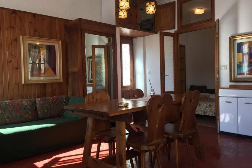 Nel Set Di Piccolo Mondo Antico Villa Viola Valsolda Buitenkant foto
